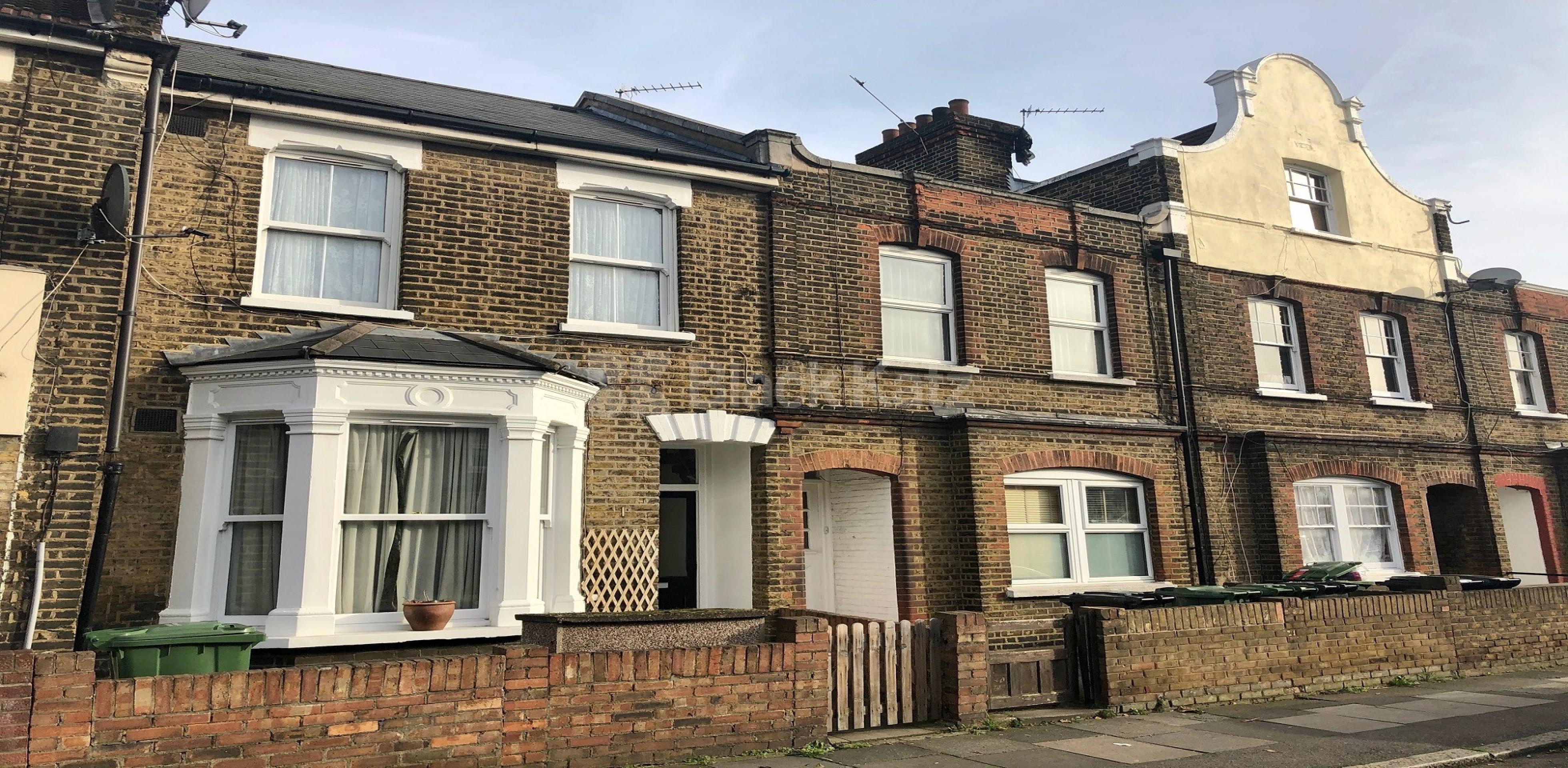 Offering over 570 sq.ft of living & entertaining space  Trundleys Road , Surrey Quays  SE8